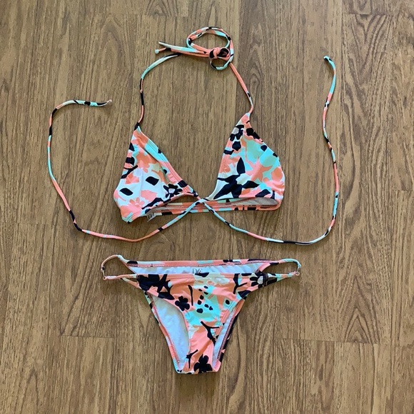 DVF Loves Roxy Bikini Set - Picture 2 of 6